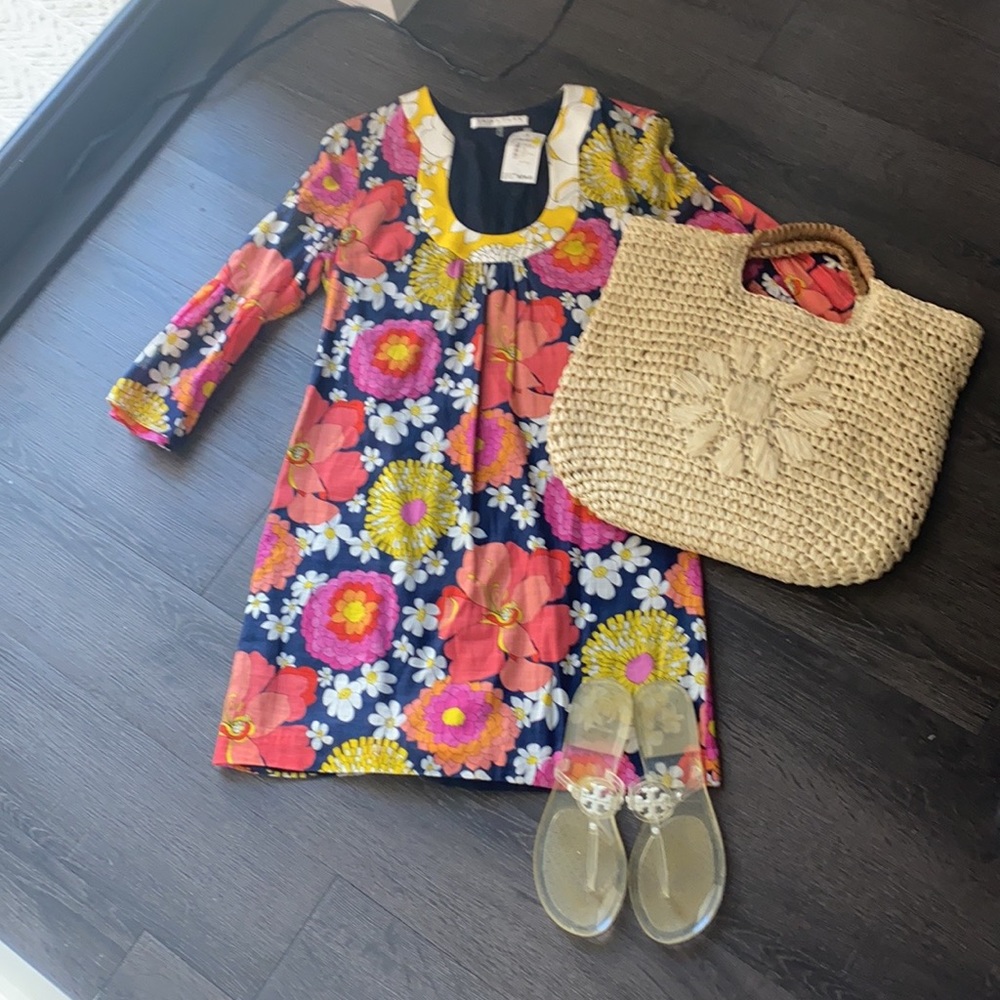 New with tags!    Trina Turk linen dress size 4